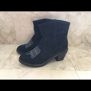 Skechers Navy Suede Boots size 6.5